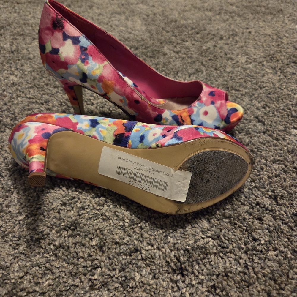 Coach and Four Women's Floral Pumps - Multicolor - Picture 3 of 5
